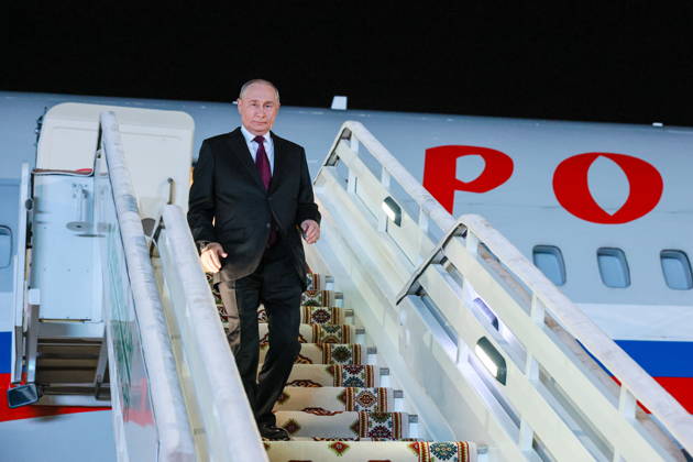 TURKMENISTAN, BALKAN PROVINCE - OCTOBER 8, 2026: Vladimir Putin, President of Russia, steps off his plane ahead of a meeting of the CIS (Commonwealth of Independent States) Council of Heads of State in Turkmenbasy Turkmenistan - ZUMAt113 20261008_zaa_t113_501 Copyright: xVladimirxSmirnovx