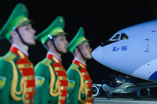 TURKMENISTAN, BALKAN PROVINCE - OCTOBER 8, 2026: Honour guards attend a ceremony to welcome the arrival of Vladimir Putin, President of Russia, ahead of a meeting of the CIS (Commonwealth of Independent States) Council of Heads of State in Turkmenbasy Turkmenistan - ZUMAt113 20261008_zaa_t113_510 Copyright: xVladimirxSmirnovx