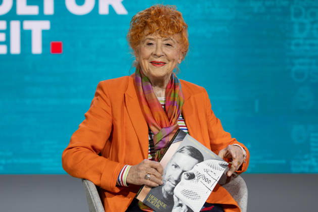 Buchmesse Frankfurt 2026 Herlinde Koelbl stellt auf der Literaturbühne von ARD, ZDF und 3sat ih neues Buch Fadenkreuze für das Leben vor., Frankfurt am Main Hessen Deutschland Messegelände