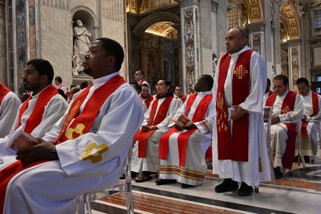 IPA89434072 - Italy, Rome, Vatican, October 8, 2026: Pope Leo XIV celebrates Holy Mass for the academic year at the Pontifical Universities in St. Peter s Basilica in the Vatican. Photograph by ALESSIA GIULIANI Catholic Press Photo  Copyright: xx xAlessiaxGiuliani Catholipressphox IPA89434072