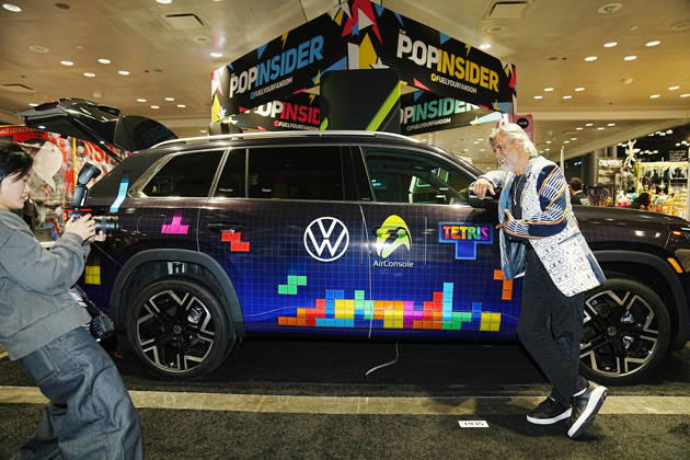 October 8, 2026, New York, New York, USA: Video game designer and Tetris co-founder HENK ROGERS at 2026 New York Comic Con at the Javits Center on October 8, 2026 in New York. HENK ROGERS is on had to welcome the next evolution of Tetris as it moves into the dashboard of a 2027 Volkswagen Atlas. Volkswagen is bringing Tetris to its vehicles through AirConsole, an in car gaming platform that turns the vehicle s infotainment screen into a gaming display, with smartphones serving as the controllers. The games are designed to be played while the vehicle is parked, creating a new kind of entertainment experience inside the car. New York USA - ZUMAb148 20261008_zap_b148_007 Copyright: xBryanxSmithx