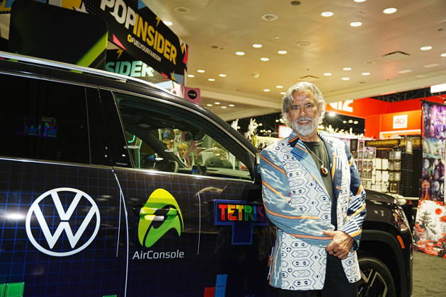 October 8, 2026, New York, New York, USA: Video game designer and Tetris co-founder HENK ROGERS at 2026 New York Comic Con at the Javits Center on October 8, 2026 in New York. HENK ROGERS is on had to welcome the next evolution of Tetris as it moves into the dashboard of a 2027 Volkswagen Atlas. Volkswagen is bringing Tetris to its vehicles through AirConsole, an in car gaming platform that turns the vehicle s infotainment screen into a gaming display, with smartphones serving as the controllers. The games are designed to be played while the vehicle is parked, creating a new kind of entertainment experience inside the car. New York USA - ZUMAb148 20261008_zap_b148_023 Copyright: xBryanxSmithx