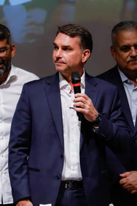 BRASiLIA, DF - 08.10.2026: FLaVIO MEETS WITH POLITICIANS FROM THE PL - Presidential candidate Flavio Bolsonaro meets with PL deputies and governors elected this Thursday (October 8th) at the Brasil 21 building. x3026707x JoaoxPedroxCarvalho