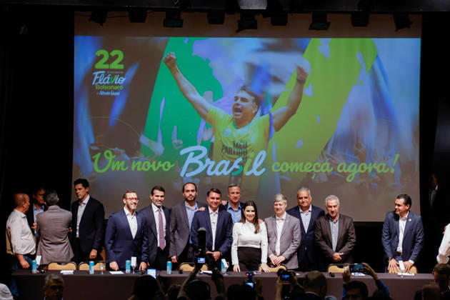 BRASiLIA, DF - 08.10.2026: FLaVIO MEETS WITH POLITICIANS FROM THE PL - Presidential candidate Flavio Bolsonaro meets with PL deputies and governors elected this Thursday (October 8th) at the Brasil 21 building. x3026708x JoaoxPedroxCarvalho