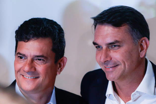 BRASiLIA, DF - 08.10.2026: FLaVIO MEETS WITH POLITICIANS FROM THE PL - Presidential candidate Flavio Bolsonaro and Governor SÃ rgio Moro meet with PL deputies and governors elected this Thursday (October 8th) at the Brasil 21 building. x3026718x JoaoxPedroxCarvalho