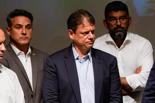BRASiLIA, DF - 08.10.2026: FLaVIO MEETS WITH POLITICIANS FROM THE PL - Governor Tarcisio do Freitas at a meeting between Flavio Bolsonaro and PL deputies and governors elected this Thursday (October 8th) at the Brasil 21 building. x3026720x JoaoxPedroxCarvalho