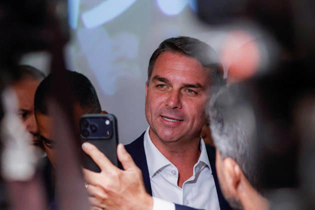 BRASiLIA, DF - 08.10.2026: FLaVIO MEETS WITH POLITICIANS FROM THE PL - Presidential candidate Flavio Bolsonaro meets with PL deputies and governors elected this Thursday (October 8th) at the Brasil 21 building. x3026721x JoaoxPedroxCarvalho