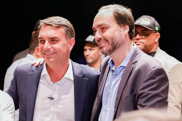 BRASiLIA, DF - 08.10.2026: FLaVIO MEETS WITH POLITICIANS FROM THE PL - Presidential candidate Flavio Bolsonaro meets with PL deputies and governors elected this Thursday (October 8th) at the Brasil 21 building. x3026724x JoaoxPedroxCarvalho