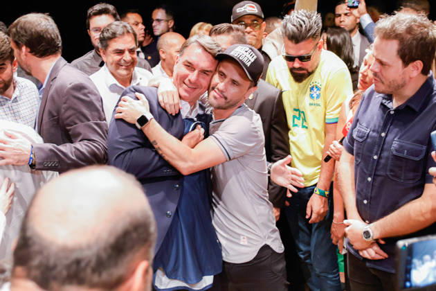 BRASiLIA, DF - 08.10.2026: FLaVIO MEETS WITH POLITICIANS FROM THE PL - Presidential candidate Flavio Bolsonaro meets with PL deputies and governors elected this Thursday (October 8th) at the Brasil 21 building. x3026725x JoaoxPedroxCarvalho
