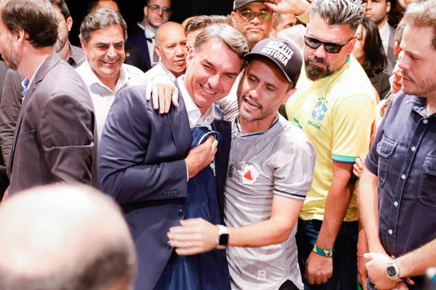 BRASiLIA, DF - 08.10.2026: FLaVIO MEETS WITH POLITICIANS FROM THE PL - Presidential candidate Flavio Bolsonaro meets with PL deputies and governors elected this Thursday (October 8th) at the Brasil 21 building. x3026727x JoaoxPedroxCarvalho
