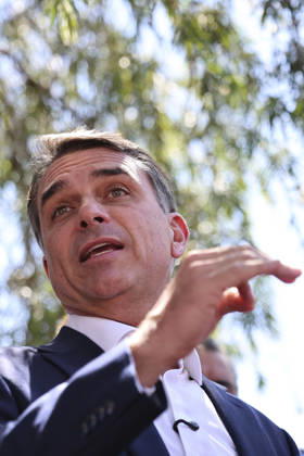 Brazilian presidential candidate Flavio Bolsonaro of the Liberal Party BRASILIA, BRAZIL - OCTOBER 08 : Brazilian presidential candidate Flavio Bolsonaro of the Liberal Party (PL) speaks to the press during a meeting with elected governors ahead of the presidential runoff election, in Brasilia, Brazil on October 08, 2026. Mateus Bonomi Anadolu Brasilia Brazil. Editorial use only. Please get in touch for any other usage. Copyright: x2026xAnadoluxMateusxBonomix