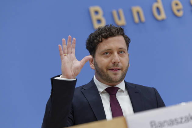 Grüne stellen Plan für Deutschland vor 2026-10-08 Deutschland, Berlin Bundespressekonferenz zur Vorstellung des Leitantrages Unser Plan für Deutschland der Grünen-Bundestagsfraktion. Im Bild Felix Banaszak, Bundesvorsitzender Bündnis 90 Die Grünen.