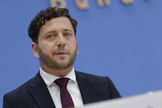 Grüne stellen Plan für Deutschland vor 2026-10-08 Deutschland, Berlin Bundespressekonferenz zur Vorstellung des Leitantrages Unser Plan für Deutschland der Grünen-Bundestagsfraktion. Im Bild Felix Banaszak, Bundesvorsitzender Bündnis 90 Die Grünen.
