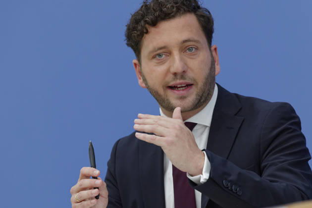 Grüne stellen Plan für Deutschland vor 2026-10-08 Deutschland, Berlin Bundespressekonferenz zur Vorstellung des Leitantrages Unser Plan für Deutschland der Grünen-Bundestagsfraktion. Im Bild Felix Banaszak, Bundesvorsitzender Bündnis 90 Die Grünen.