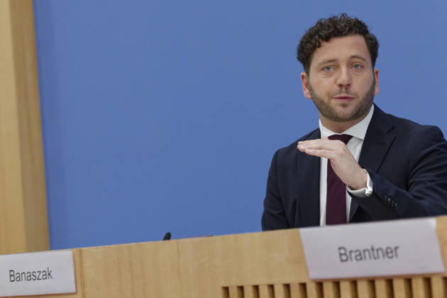 Grüne stellen Plan für Deutschland vor 2026-10-08 Deutschland, Berlin Bundespressekonferenz zur Vorstellung des Leitantrages Unser Plan für Deutschland der Grünen-Bundestagsfraktion. Im Bild Felix Banaszak, Bundesvorsitzender Bündnis 90 Die Grünen.