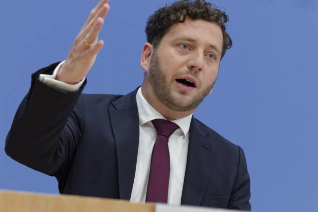 Grüne stellen Plan für Deutschland vor 2026-10-08 Deutschland, Berlin Bundespressekonferenz zur Vorstellung des Leitantrages Unser Plan für Deutschland der Grünen-Bundestagsfraktion. Im Bild Felix Banaszak, Bundesvorsitzender Bündnis 90 Die Grünen.