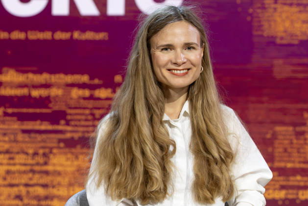 Buchmesse Frankfurt 2026 Valeria Gordeev erhält den aspekte Literaturpreis 2026 für ihr Buch Die Zikade entschlüft ihrer goldglänzenden Hülle ., Frankfurt am Main Hessen Deutschland Messegelände
