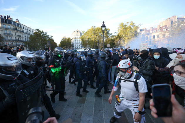 Clashes With Police During Students Protest - Paris Clash between high-school students and policemen during high-school students demonstration at Place de la Bastille, in Paris, France on October 8, 2026, as part of a nationwide protest movement over learning conditions. Since late September, pupils have barred the entrances to hundreds of schools, complaining of teacher absences, overloaded timetables, dilapidated classrooms and buildings ill-adapted to rising temperatures, among other grievances. Photo by Raphael Lafargue ABACAPRESS.COM Paris France  Copyright: xLafarguexRaphael ABACAx