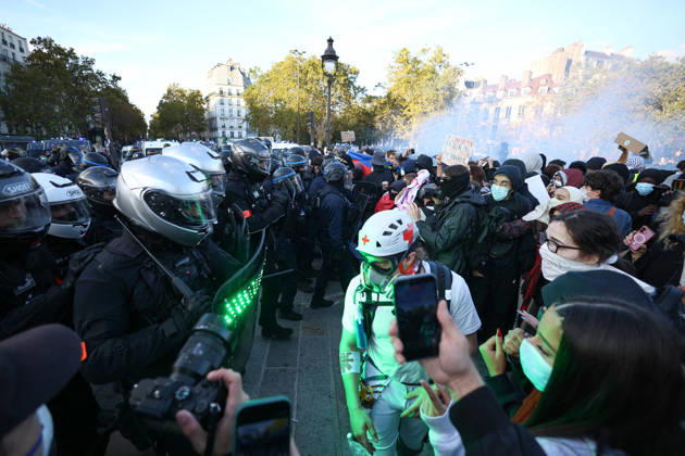 Clashes With Police During Students Protest - Paris Clash between high-school students and policemen during high-school students demonstration at Place de la Bastille, in Paris, France on October 8, 2026, as part of a nationwide protest movement over learning conditions. Since late September, pupils have barred the entrances to hundreds of schools, complaining of teacher absences, overloaded timetables, dilapidated classrooms and buildings ill-adapted to rising temperatures, among other grievances. Photo by Raphael Lafargue ABACAPRESS.COM Paris France  Copyright: xLafarguexRaphael ABACAx