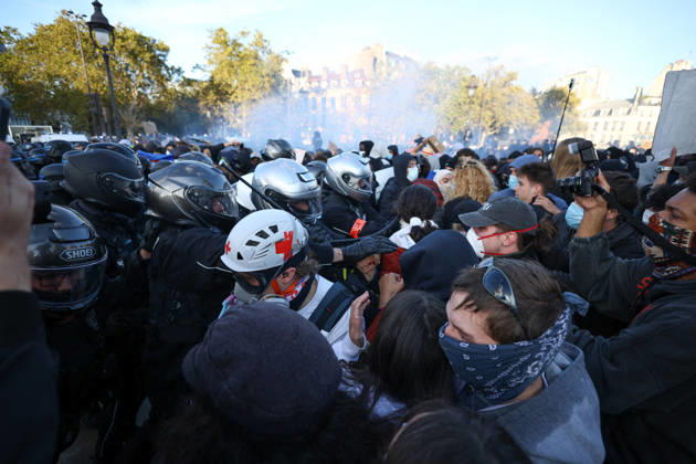 Clashes With Police During Students Protest - Paris Clash between high-school students and policemen during high-school students demonstration at Place de la Bastille, in Paris, France on October 8, 2026, as part of a nationwide protest movement over learning conditions. Since late September, pupils have barred the entrances to hundreds of schools, complaining of teacher absences, overloaded timetables, dilapidated classrooms and buildings ill-adapted to rising temperatures, among other grievances. Photo by Raphael Lafargue ABACAPRESS.COM Paris France  Copyright: xLafarguexRaphael ABACAx
