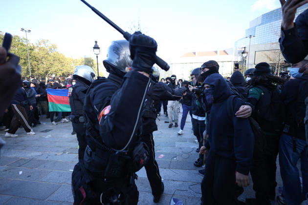 Clashes With Police During Students Protest - Paris Clash between high-school students and policemen during high-school students demonstration at Place de la Bastille, in Paris, France on October 8, 2026, as part of a nationwide protest movement over learning conditions. Since late September, pupils have barred the entrances to hundreds of schools, complaining of teacher absences, overloaded timetables, dilapidated classrooms and buildings ill-adapted to rising temperatures, among other grievances. Photo by Raphael Lafargue ABACAPRESS.COM Paris France  Copyright: xLafarguexRaphael ABACAx
