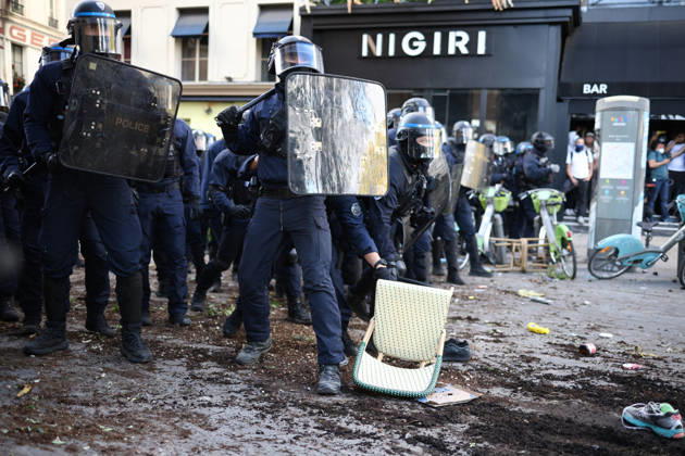 Clashes With Police During Students Protest - Paris Clash between high-school students and policemen during high-school students demonstration at Place de la Bastille, in Paris, France on October 8, 2026, as part of a nationwide protest movement over learning conditions. Since late September, pupils have barred the entrances to hundreds of schools, complaining of teacher absences, overloaded timetables, dilapidated classrooms and buildings ill-adapted to rising temperatures, among other grievances. Photo by Raphael Lafargue ABACAPRESS.COM Paris France  Copyright: xLafarguexRaphael ABACAx