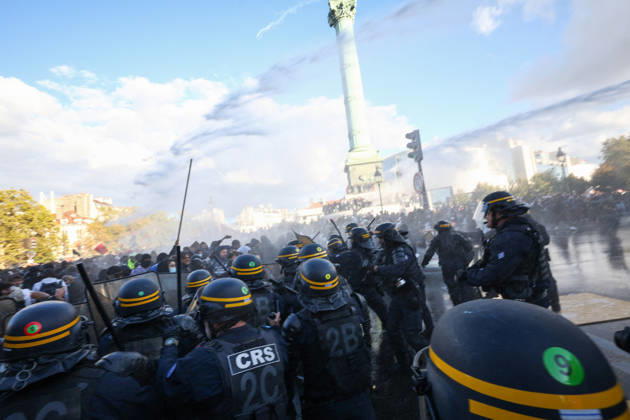 Clashes With Police During Students Protest - Paris Clash between high-school students and policemen during high-school students demonstration at Place de la Bastille, in Paris, France on October 8, 2026, as part of a nationwide protest movement over learning conditions. Since late September, pupils have barred the entrances to hundreds of schools, complaining of teacher absences, overloaded timetables, dilapidated classrooms and buildings ill-adapted to rising temperatures, among other grievances. Photo by Raphael Lafargue ABACAPRESS.COM Paris France  Copyright: xLafarguexRaphael ABACAx