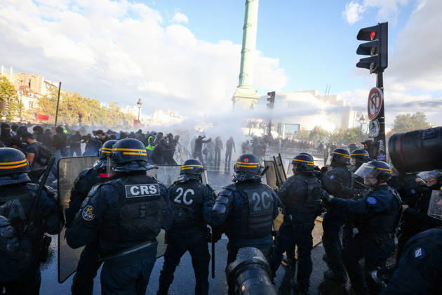 Clashes With Police During Students Protest - Paris Clash between high-school students and policemen during high-school students demonstration at Place de la Bastille, in Paris, France on October 8, 2026, as part of a nationwide protest movement over learning conditions. Since late September, pupils have barred the entrances to hundreds of schools, complaining of teacher absences, overloaded timetables, dilapidated classrooms and buildings ill-adapted to rising temperatures, among other grievances. Photo by Raphael Lafargue ABACAPRESS.COM Paris France  Copyright: xLafarguexRaphael ABACAx