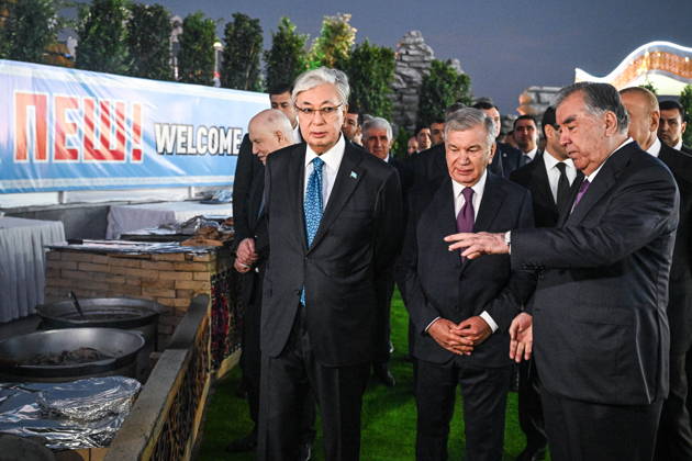 TURKMENISTAN, BALKAN PROVINCE - OCTOBER 8, 2026: Presidents Kassym-Jomart Tokayev of Kazakhstan, Shavkat Mirziyoyev of Uzbekistan, and Emomali Rahmon (L-R front) of Tajikistan visit a traditional food festival in the Awaza National Tourist Zone on the sidelines of a meeting of the CIS (Commonwealth of Independent States) Council of Heads of State in Turkmenbasy Turkmenistan - ZUMAt113 20261008_zaa_t113_616 Copyright: xSergeixBobylevx
