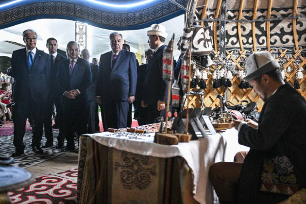 TURKMENISTAN, BALKAN PROVINCE - OCTOBER 8, 2026: Presidents Kassym-Jomart Tokayev of Kazakhstan, Shavkat Mirziyoyev of Uzbekistan, Emomali Rahmon (L-R front) of Tajikistan, and Serrdar Berdhumamedow of Turkmenistan visit a traditional food festival in the Awaza National Tourist Zone on the sidelines of a meeting of the CIS (Commonwealth of Independent States) Council of Heads of State in Turkmenbasy Turkmenistan - ZUMAt113 20261008_zaa_t113_617 Copyright: xSergeixBobylevx