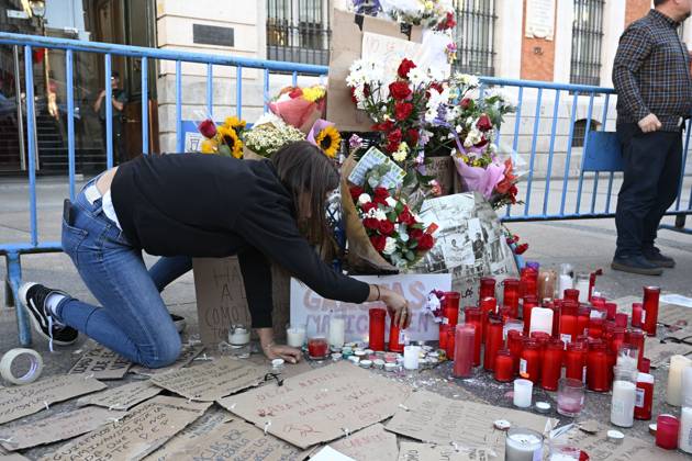 Shrine dedicated to Maricarmen Abascal in Madrid MADRID, SPAIN OCTOBER 8, 2026: A shrine is displayed at Puerta del Sol in Madrid dedicated to Maricarmen Abascal, who died in hospital on October 7, 2026, two weeks after being evicted from her home. The shrine was placed at the central Madrid square following her death. Abascal™s death has drawn attention to her housing situation and the circumstances surrounding her eviction. Puerta del Sol is one of Madrid™s main public squares and a prominent location for public gatherings and memorials. Madrid Spain Copyright: x xTomasxCallex xJNAxPressx