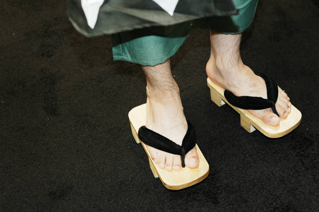 October 8, 2026, New York, New York, USA: An attendee in Japanese inspired sandals at the 2026 New York Comic Con at the Javits Center on October 8, 2026 in New York. New York USA - ZUMAb148 20261008_zap_b148_057 Copyright: xBryanxSmithx