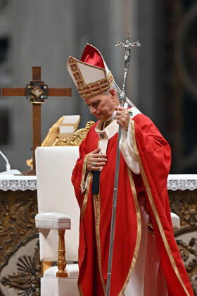 IPA89439169 - Italy, Rome, Vatican, October 8, 2026: Pope Leo XIV celebrates Holy Mass for the academic year at the Pontifical Universities in St. Peter s Basilica in the Vatican. Photograph by ALESSIA GIULIANI Catholic Press Photo Copyright: xx xAlessiaxGiuliani Catholipressphox IPA89439169