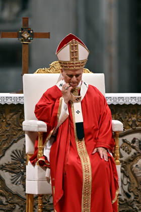 IPA89439184 - Italy, Rome, Vatican, October 8, 2026: Pope Leo XIV celebrates Holy Mass for the start of the academic year at the Pontifical Universities in St. Peter s Basilica in the Vatican. Photograph by ALESSIA GIULIANI Catholic Press Photo  Copyright: xx xAlessiaxGiuliani Catholipressphox IPA89439184