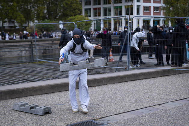 Clashes erupt during student protest in Strasbourg STRASBOURG, FRANCE - OCTOBER 8: Hundreds of students organized a spontaneous protest, often referred to as a wildcat demonstration, that moved through different areas of Strasbourg, France, on October 8, 2026. The demonstration was marked by clashes between protesters and police as students marched through the city during a day of national protest over education conditions and the 2027 education budget. Sathiri Kelpa Anadolu Strasbourg France. Editorial use only. Please get in touch for any other usage. Copyright: x2026xAnadoluxSathirixKelpax