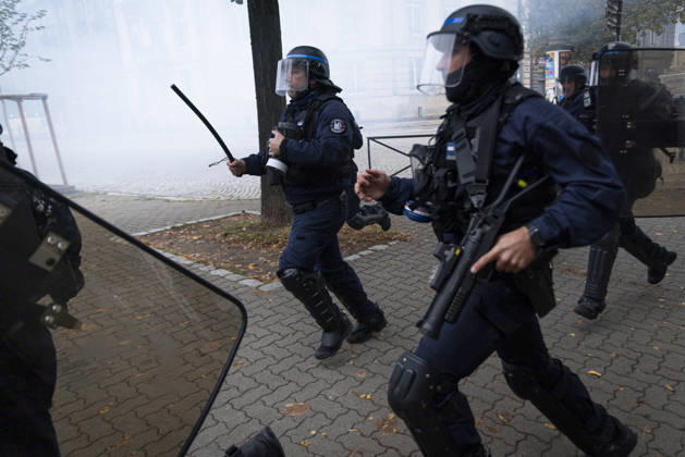 Clashes erupt during student protest in Strasbourg STRASBOURG, FRANCE - OCTOBER 8: Hundreds of students organized a spontaneous protest, often referred to as a wildcat demonstration, that moved through different areas of Strasbourg, France, on October 8, 2026. The demonstration was marked by clashes between protesters and police as students marched through the city during a day of national protest over education conditions and the 2027 education budget. Sathiri Kelpa Anadolu Strasbourg France. Editorial use only. Please get in touch for any other usage. Copyright: x2026xAnadoluxSathirixKelpax