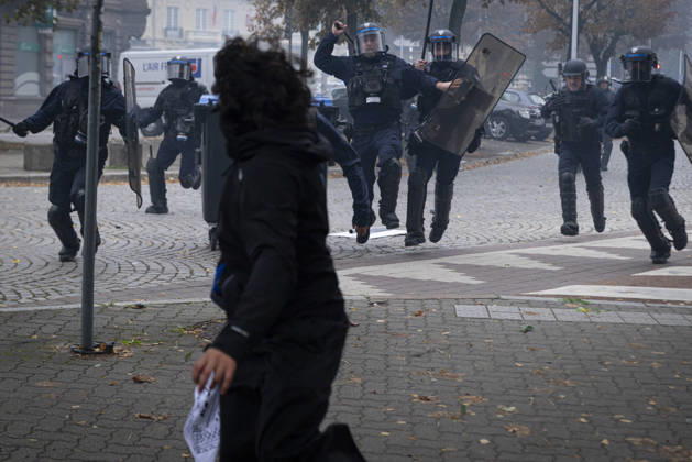 Clashes erupt during student protest in Strasbourg STRASBOURG, FRANCE - OCTOBER 8: Hundreds of students organized a spontaneous protest, often referred to as a wildcat demonstration, that moved through different areas of Strasbourg, France, on October 8, 2026. The demonstration was marked by clashes between protesters and police as students marched through the city during a day of national protest over education conditions and the 2027 education budget. Sathiri Kelpa Anadolu Strasbourg France. Editorial use only. Please get in touch for any other usage. Copyright: x2026xAnadoluxSathirixKelpax