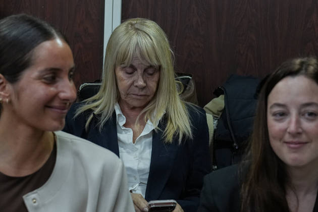 Closing arguments begin in the Maradona s death in Argentina SAN ISIDRO, ARGENTINA - OCTOBER 8: Claudia Villafane, Maradona s ex-wife, is seen at the courthouse as prosecutors and plaintiff attorneys present their closing arguments before Oral Criminal Court No. 7 in San Isidro, Argentina on October 8, 2026. The trial has entered its final stage, with the accusing parties seeking severe penalties against seven medical professionals charged with homicide with eventual intent over allegations of negligent and indifferent medical care that contributed to Maradona’s death. Luciano Gonzalez Anadolu San Isidro Argentina. Editorial use only. Please get in touch for any other usage. Copyright: x2026xAnadoluxLucianoxGonzalezx
