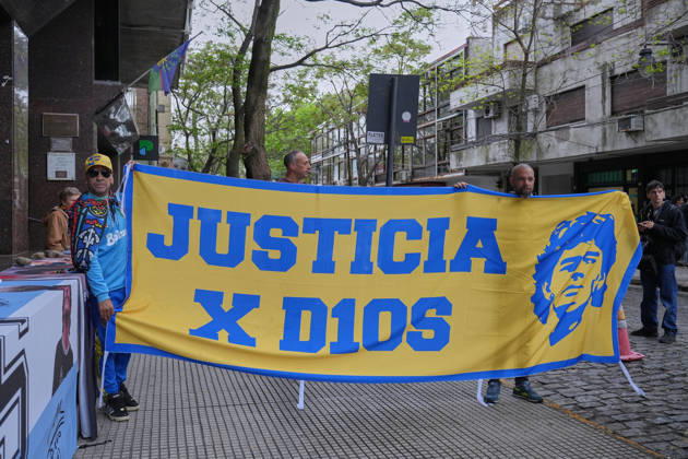 Closing arguments begin in the Maradona s death in Argentina SAN ISIDRO, ARGENTINA - OCTOBER 8: A view of banner outside of the courthouse as prosecutors and plaintiff attorneys present their closing arguments before Oral Criminal Court No. 7 in San Isidro, Argentina on October 8, 2026. The trial has entered its final stage, with the accusing parties seeking severe penalties against seven medical professionals charged with homicide with eventual intent over allegations of negligent and indifferent medical care that contributed to Maradona’s death. Luciano Gonzalez Anadolu San Isidro Argentina. Editorial use only. Please get in touch for any other usage. Copyright: x2026xAnadoluxLucianoxGonzalezx