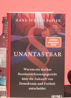 08.10.2026 Frankfurt am Main, Messe Frankfurter Buchmesse 2026 ehemaliger Präsident des Bundesverfassungsgerichts Hans-Jürgen Papier präsentiert sein Buch Unantastbar: Warum ein starkes Bundesverfassungsgericht über die Zukunft von Demokratie und Freiheit entscheidet
