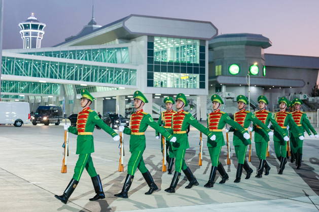 TURKMENISTAN, BALKAN PROVINCE - OCTOBER 8, 2026: Guards of honour attend a ceremony to welcome the arrival of Vladimir Putin, President of Russia, ahead of a meeting of the CIS (Commonwealth of Independent States) Council of Heads of State in Turkmenbasy Turkmenistan - ZUMAt113 20261008_zaa_t113_773 Copyright: xVladimirxSmirnovx