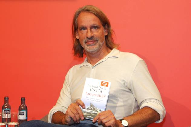 Bookfair - Frankfurt am Main, Deutschland. Die 78. Frankfurter Buchmesse 2026, zweiter Messetag. Die FBM gilt als der weltweit wichtigste Handelsplatz für gedruckte und digitale Inhalte sowie als eines der bedeutendsten kulturellen Ereignisse des Jahres für Bücher. Foto: Richard David Precht, Buchtitel - Auserzählt