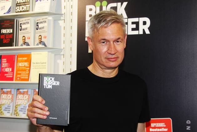Bookfair - Frankfurt am Main, Deutschland. Die 78. Frankfurter Buchmesse 2026, zweiter Messetag. Die FBM gilt als der weltweit wichtigste Handelsplatz für gedruckte und digitale Inhalte sowie als eines der bedeutendsten kulturellen Ereignisse des Jahres für Bücher. Foto: Ulf Poschardt, Buchtitel - Bückbürgertum