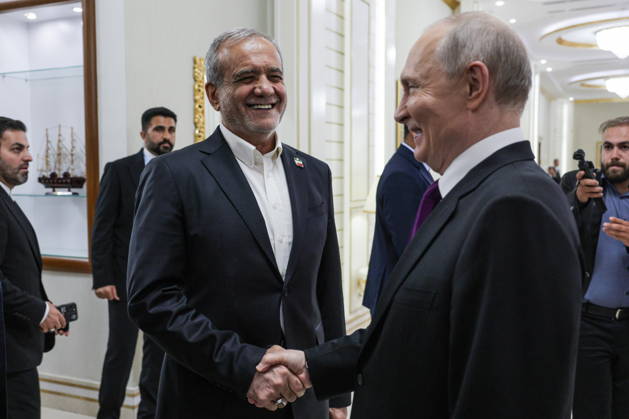 TURKMENISTAN, BALKAN PROVINCE - OCTOBER 8, 2026: Russia s President Vladimir Putin (R front) and his counterpart Masoud Pezeshkian of Iran shake hands before their bilateral meeting held as part of the CIS (Commonwealth of Independent States) Council of Heads of State in Turkmenbasy Turkmenistan - ZUMAt113 20261008_zaa_t113_781 Copyright: xVladimirxSmirnovx
