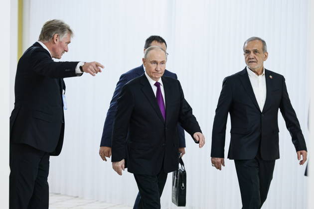 TURKMENISTAN, BALKAN PROVINCE - OCTOBER 8, 2026: Russia s President Press Secretary Dmitry Peskov, Russia s President Vladimir Putin nd Iran s President Masoud Pezeshkian (L-R) are seen before a bilateral meeting held as part of the CIS (Commonwealth of Independent States) Council of Heads of State in Turkmenbasy Turkmenistan - ZUMAt113 20261008_zaa_t113_782 Copyright: xVladimirxSmirnovx