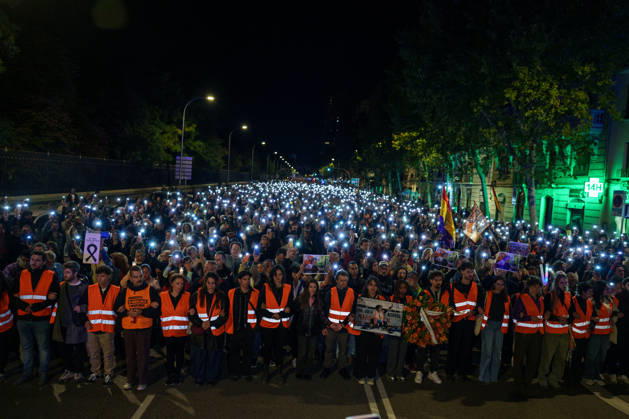 Farewell, Maricarmen March from Puerta del Sol to Maricarmen’s Home Hundreds of people carrying candles took part in the Farewell, Maricarmen march from Puerta del Sol to Maricarmen’s home, on October 8, 2026, in Madrid, Spain. Many people have left candles, flowers, and signs of encouragement next to the doorway from which Maricarmen was evicted two weeks ago, hours after news broke of the death of the 87-year-old woman. To profit from homes is to traffic in lives. Let no more lives be lost over housing. Thank you, Maricarmen, reads one of the messages of gratitude. OCTOBER 8, 2026 PROTEST MARCH MARICARMEN TRIBUTE EVICTION EVICTED PERSON SIGNS CANDLES Madrid Madrid, Spain Copyright: xMatiasxChiofalox 7830213