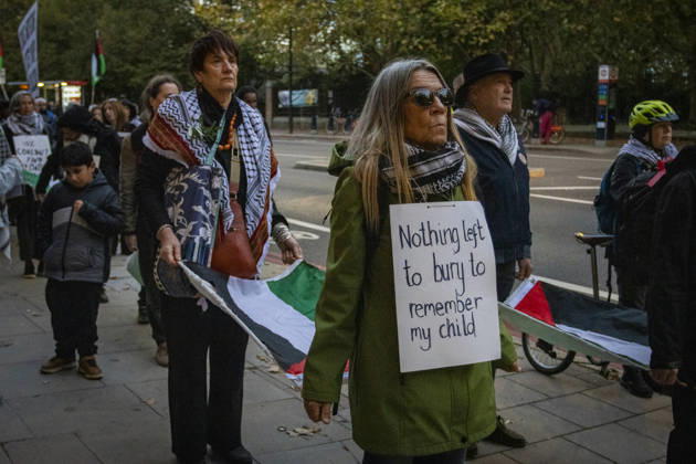 Pro-Palestine Silent Funeral Procession Central London, October 8, 2026 A pro-Palestine silent funeral procession took place in Central London, with demonstrators walking in silence to remember Palestinians killed in the conflict in Gaza. Participants carried Palestinian flags and placards, while some held a coffin and others carried effigies wrapped in burial shrouds, symbolising those killed in the conflict., Credit:Zak Irfan Avalon Copyright: xZakxIrfanx xAvalonx 1141548418