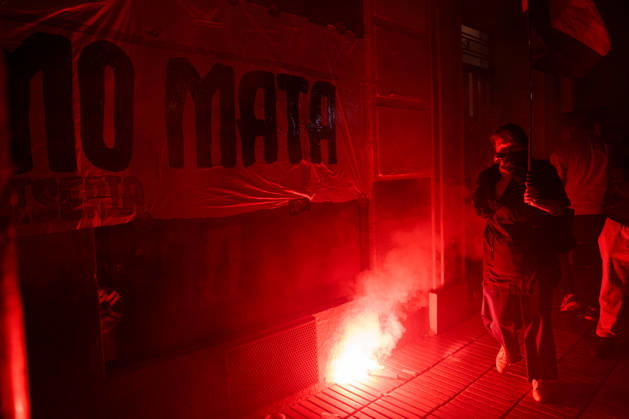 Farewell, Maricarmen Protest from Puerta del Sol to Maricarmen’s Home: Dozens of people leave candles during the Farewell, Maricarmen protest at Maricarmen’s home, on October 8, 2026, in Madrid, Spain. Many people have left candles, flowers, and signs of encouragement next to the doorway from which Maricarmen was evicted two weeks ago, hours after news broke of the death of the 87-year-old woman. To profit from homes is to traffic in life. May no more lives be lost over housing. Thank you, Maricarmen, reads one of the messages of gratitude OCTOBER 8, 2026 PROTEST MARICARMEN TRIBUTE EVICTION EVICTED PERSON SIGNS CANDLES SAINZ DE BARANDA HOUSING FLOWERS Madrid Madrid, Spain Copyright: xMatiasxChiofalox 7830249