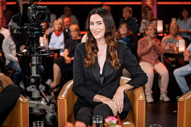 MDR - Riverboat. Model Gloria-Sophie Burkandt anläßlich der Aufzeichnung der MDR - Talkshow Riverboat am 08.10.2026 in der Mediacity Leipzig. 20261008SFL0056