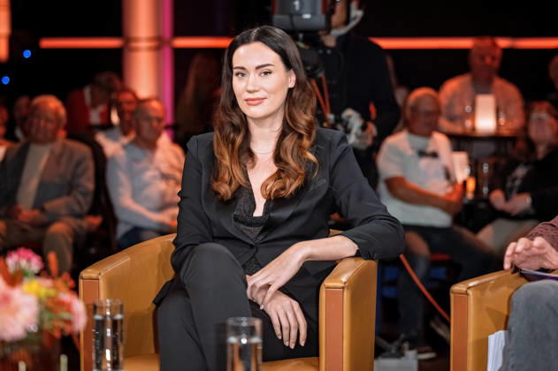 MDR - Riverboat. Model Gloria-Sophie Burkandt anläßlich der Aufzeichnung der MDR - Talkshow Riverboat am 08.10.2026 in der Mediacity Leipzig. 20261008SFL0074